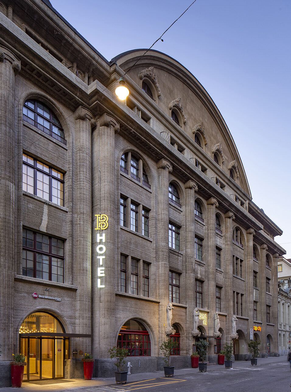 Hotel Bern – der Liftspiegel wird smart